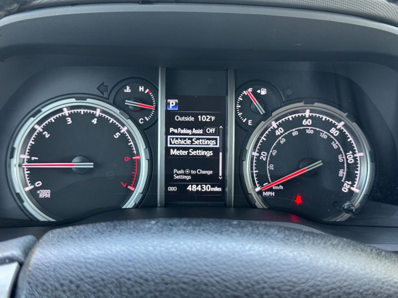 Toyota 4Runner Vehicle Full-screen Gallery Image 25