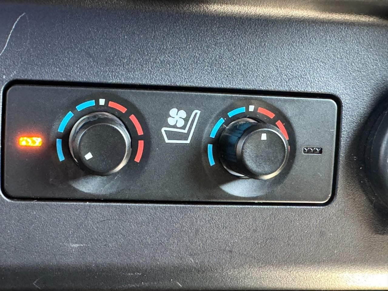 Toyota 4Runner Vehicle Full-screen Gallery Image 26