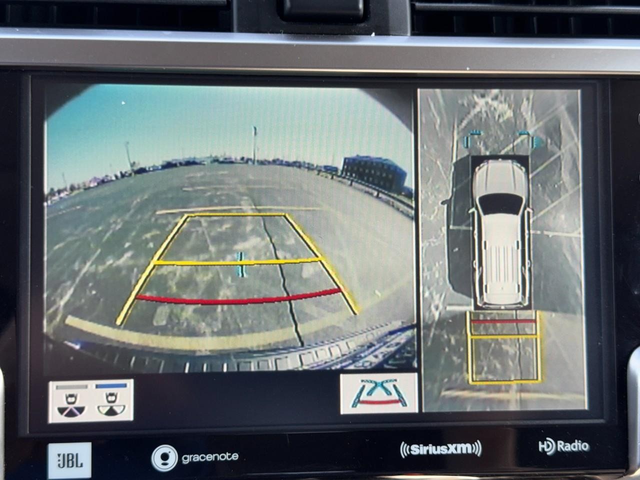 Toyota 4Runner Vehicle Full-screen Gallery Image 27