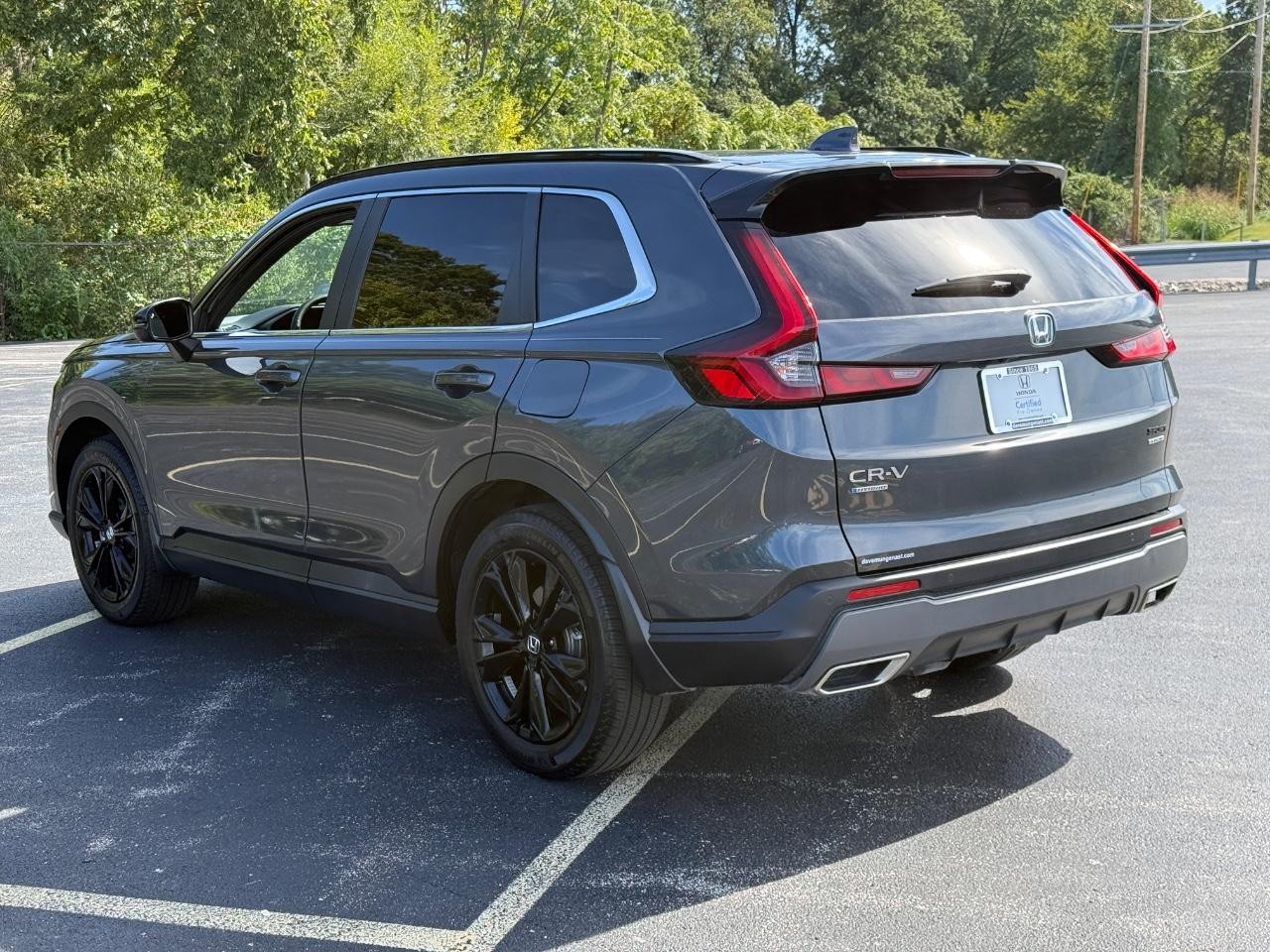 Honda CR-V Hybrid Vehicle Full-screen Gallery Image 06