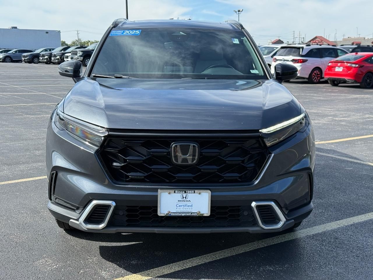 Honda CR-V Hybrid Vehicle Full-screen Gallery Image 09
