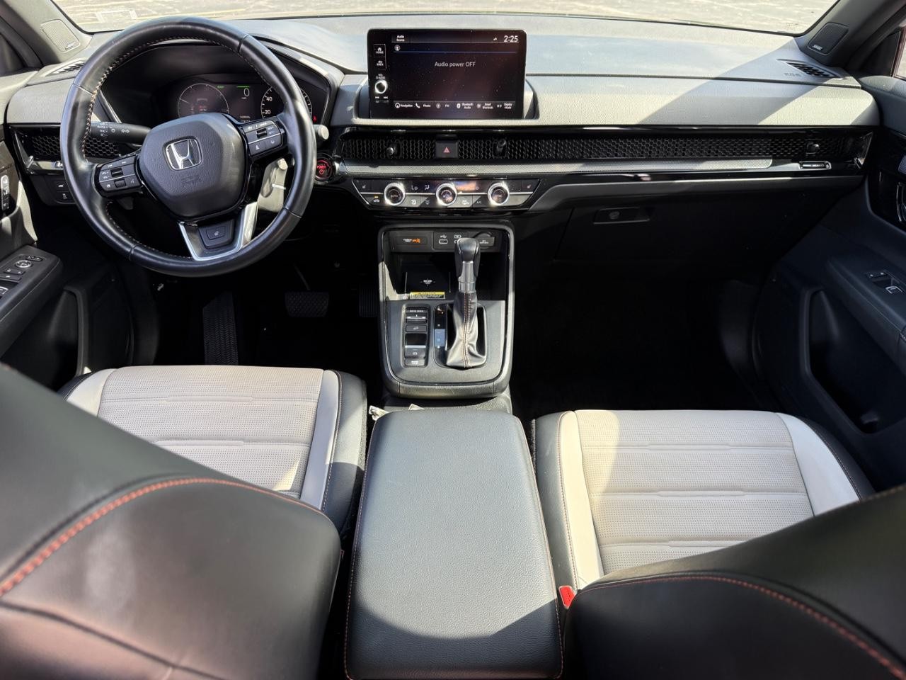 Honda CR-V Hybrid Vehicle Full-screen Gallery Image 11