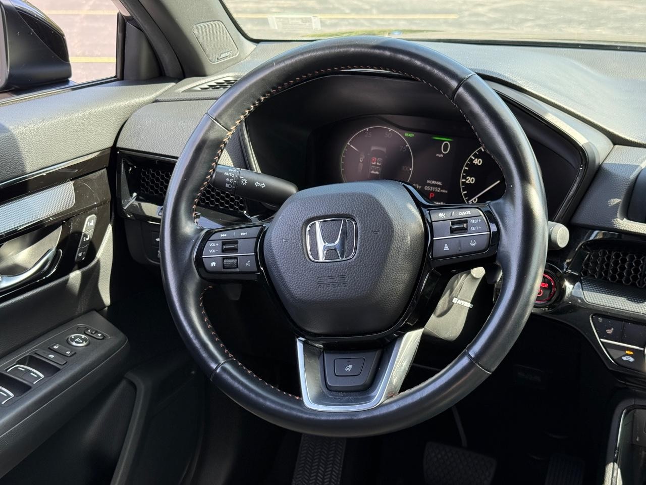 Honda CR-V Hybrid Vehicle Full-screen Gallery Image 12