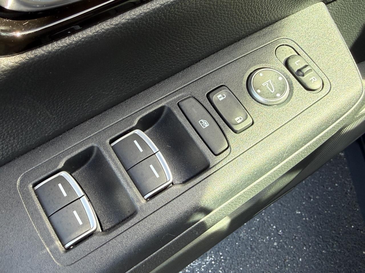 Honda CR-V Hybrid Vehicle Full-screen Gallery Image 15