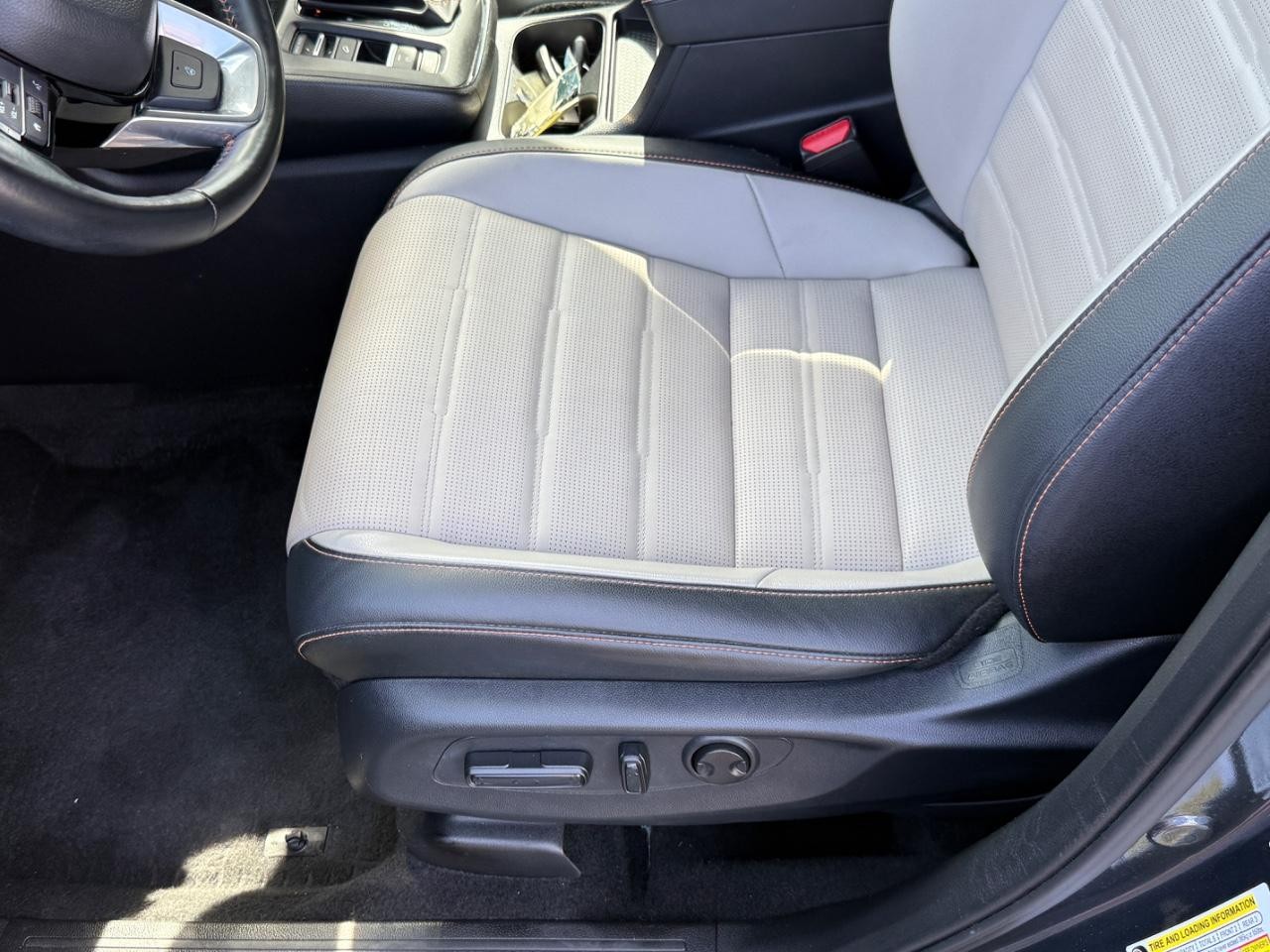 Honda CR-V Hybrid Vehicle Full-screen Gallery Image 17