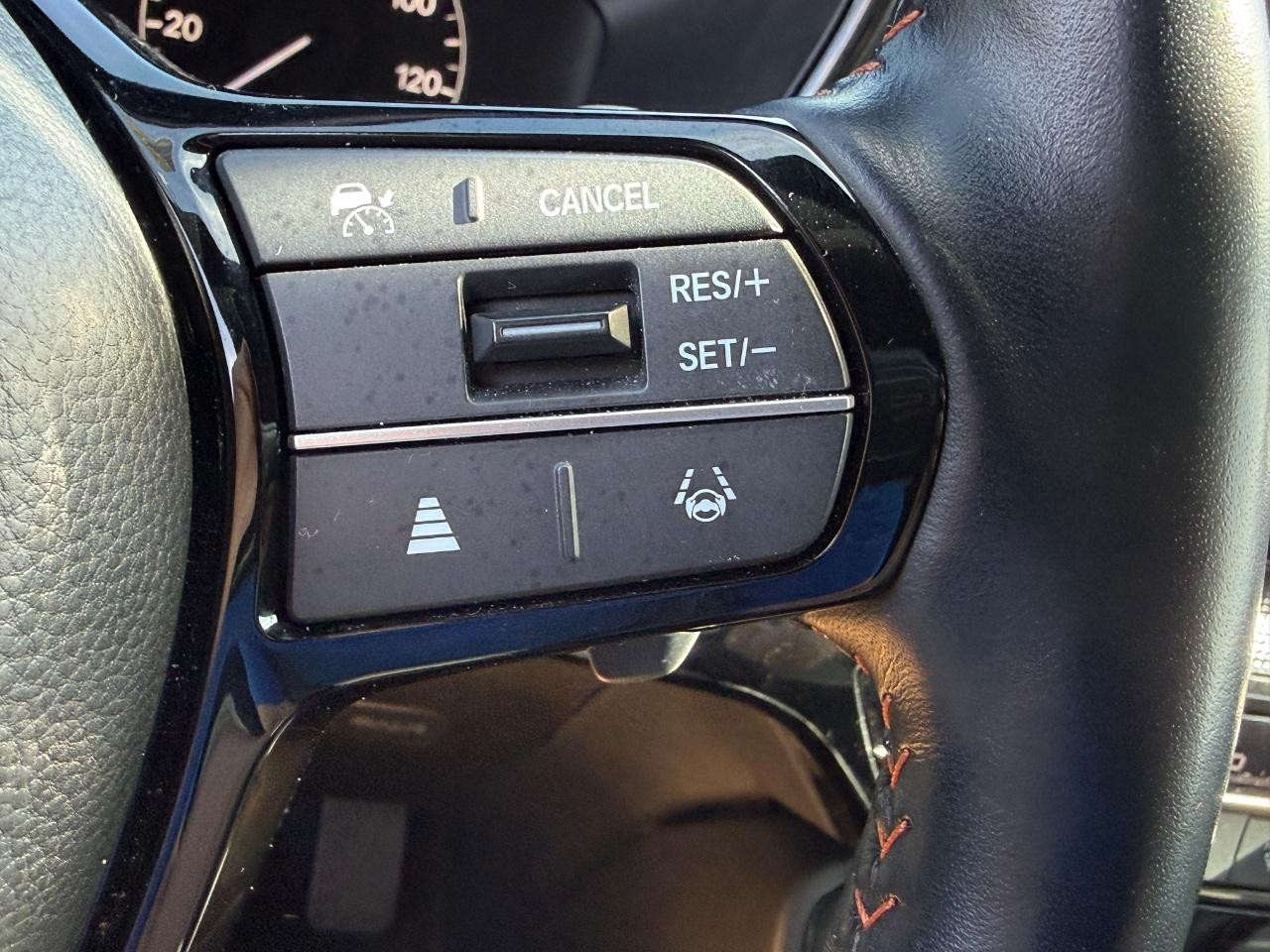 Honda CR-V Hybrid Vehicle Full-screen Gallery Image 19