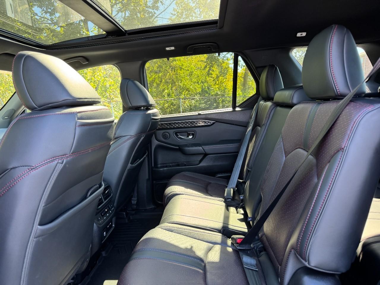 Honda Pilot Vehicle Full-screen Gallery Image 12