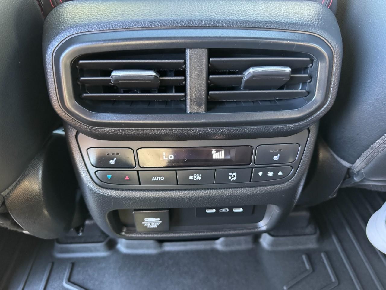 Honda Pilot Vehicle Full-screen Gallery Image 14