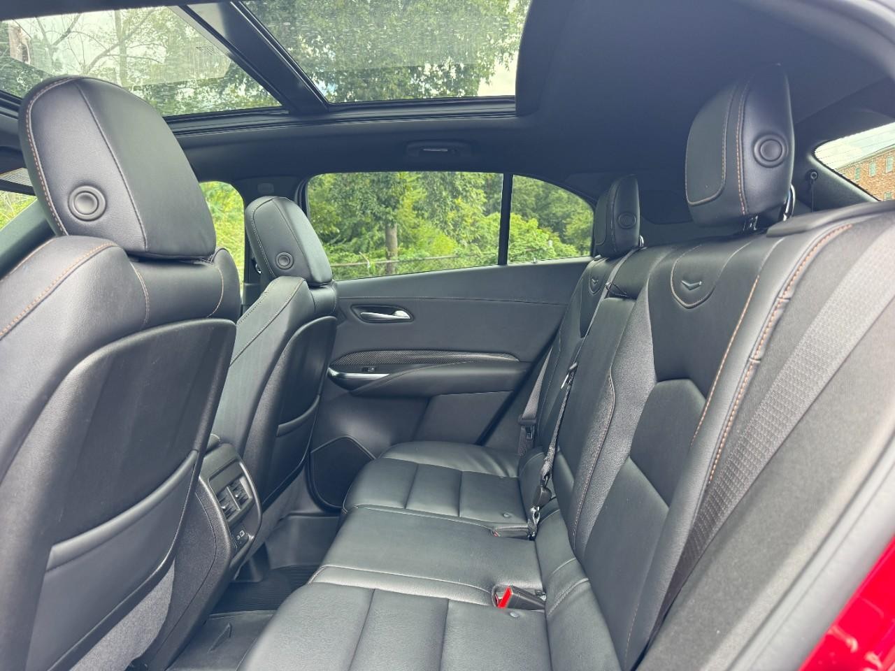 Cadillac XT4 Vehicle Full-screen Gallery Image 11
