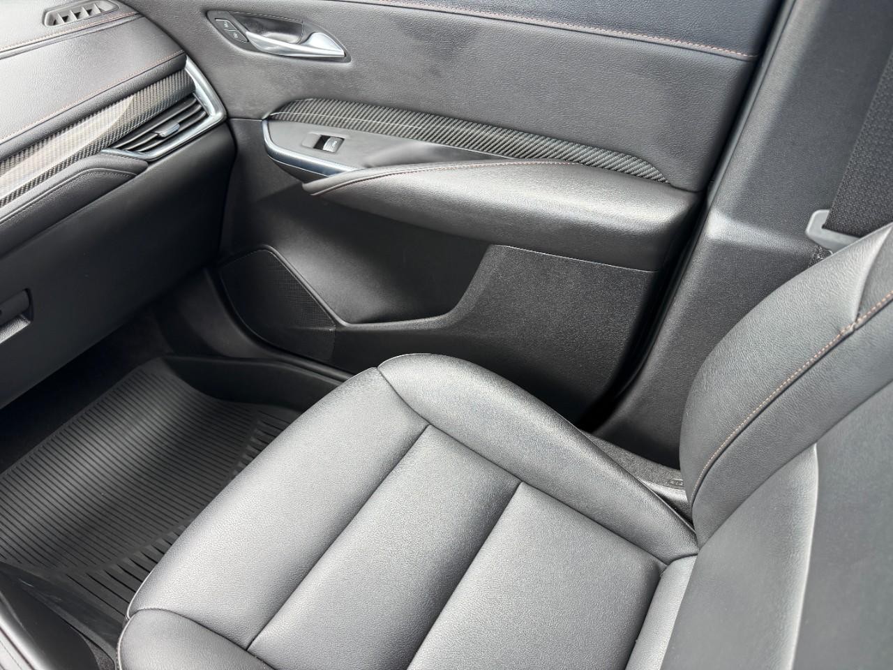 Cadillac XT4 Vehicle Full-screen Gallery Image 16