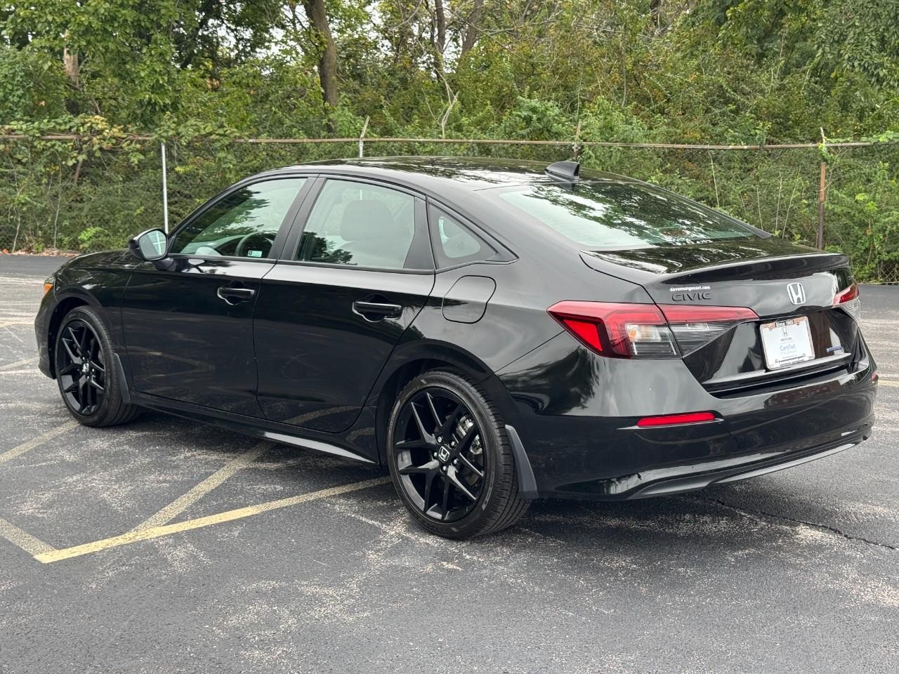 Honda Civic Sedan Hybrid Vehicle Full-screen Gallery Image 08