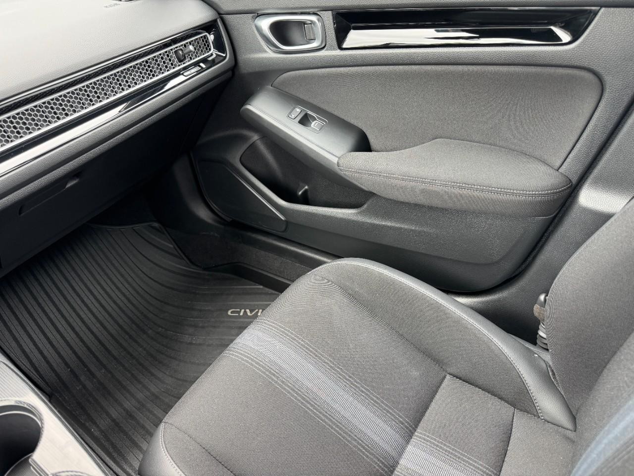 Honda Civic Sedan Hybrid Vehicle Full-screen Gallery Image 17