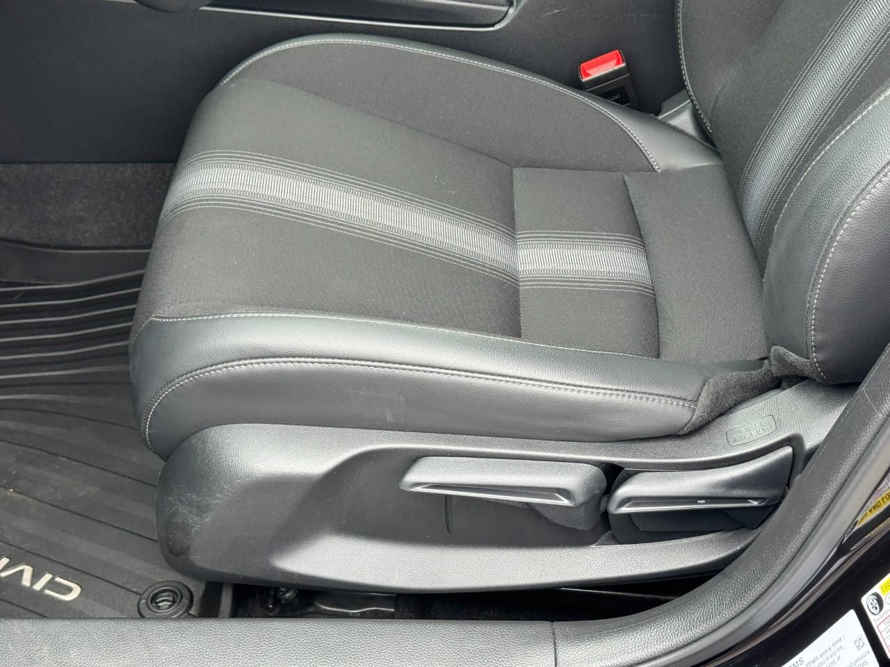 Honda Civic Sedan Hybrid Vehicle Full-screen Gallery Image 18