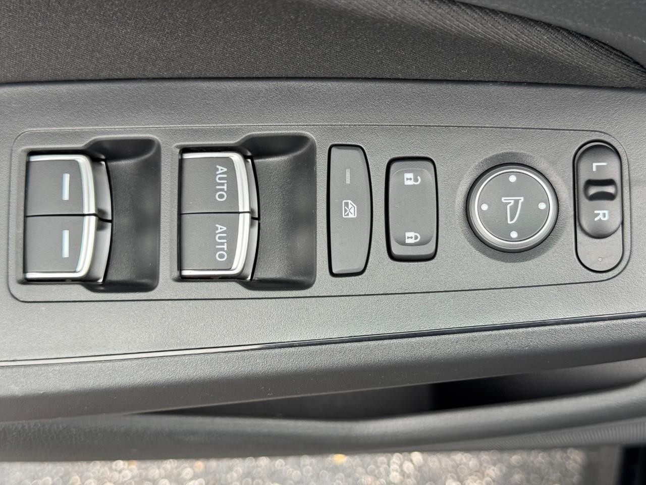 Honda Civic Sedan Hybrid Vehicle Full-screen Gallery Image 19
