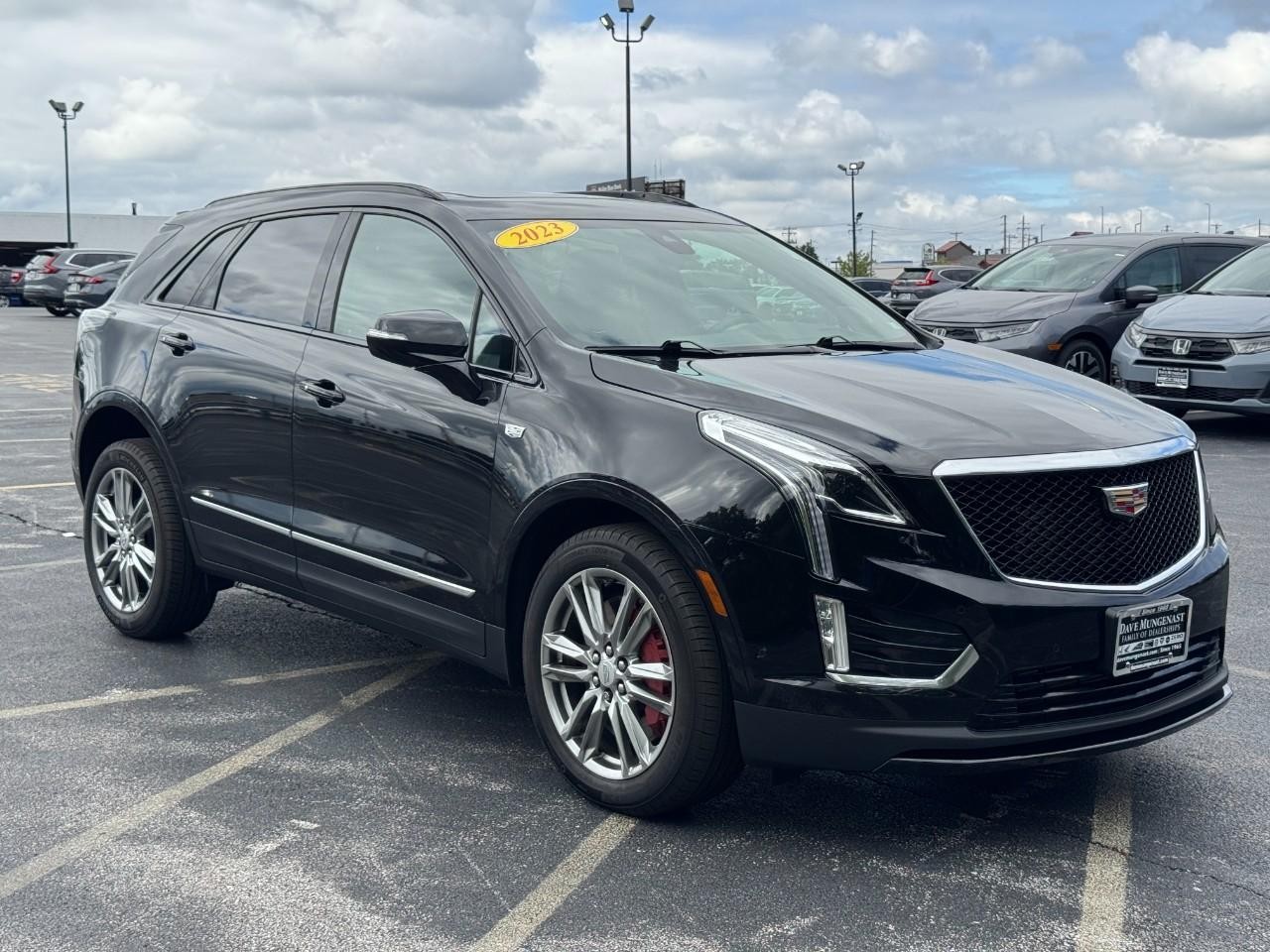 Cadillac XT5 Vehicle Full-screen Gallery Image 02