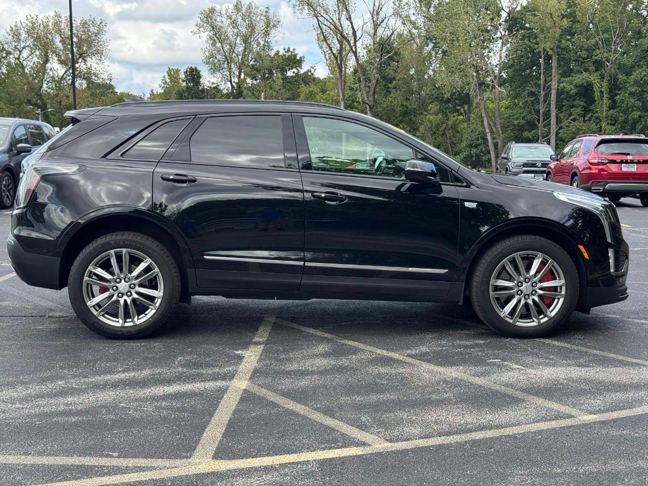 Cadillac XT5 Vehicle Full-screen Gallery Image 03