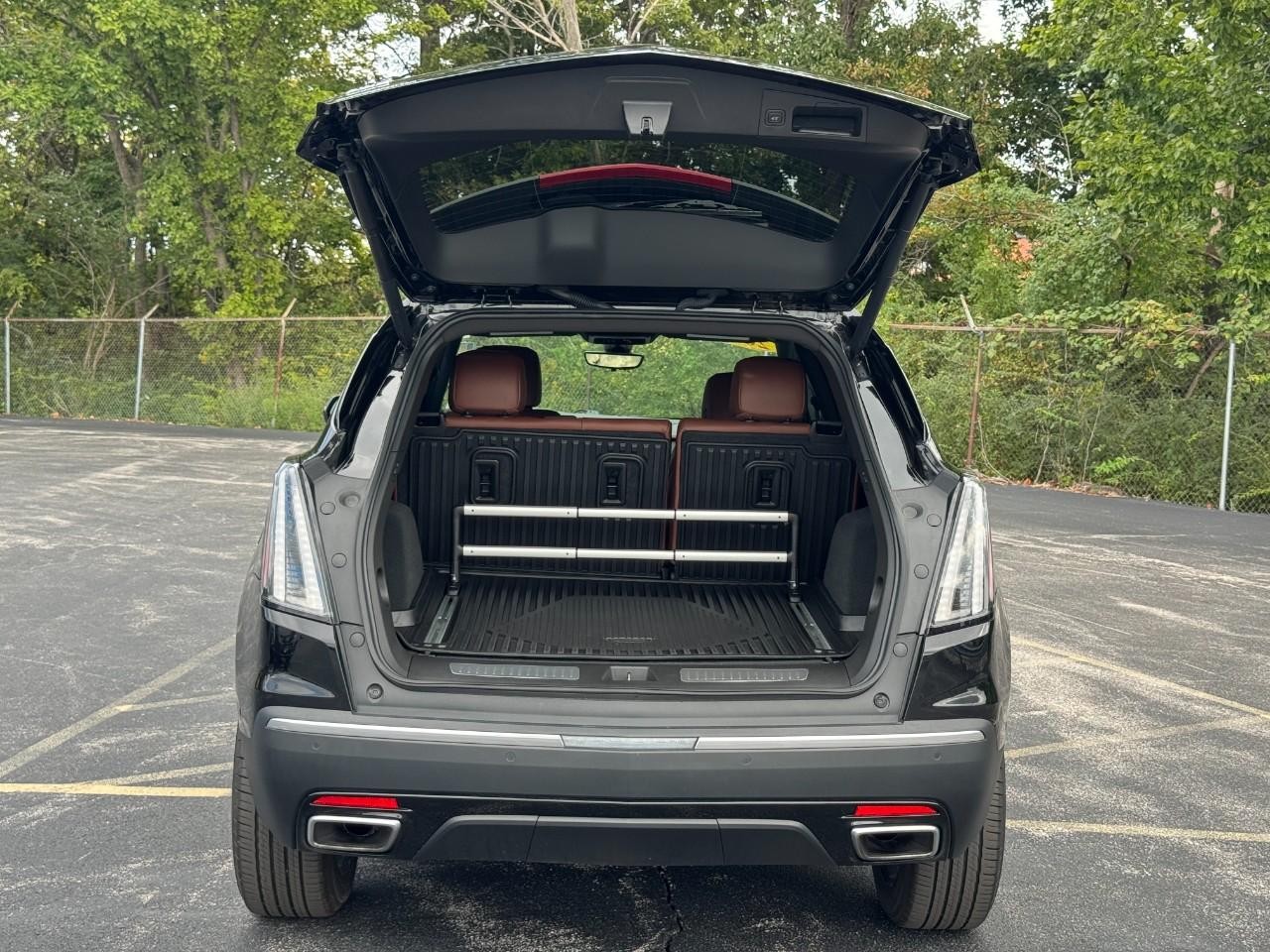 Cadillac XT5 Vehicle Full-screen Gallery Image 05