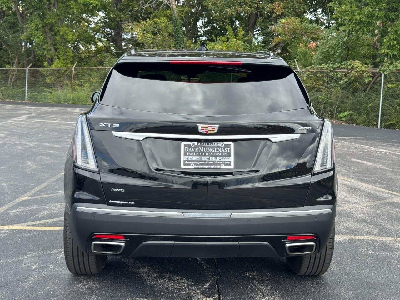 Cadillac XT5 Vehicle Full-screen Gallery Image 06