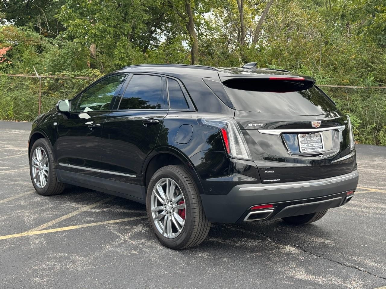 Cadillac XT5 Vehicle Full-screen Gallery Image 07