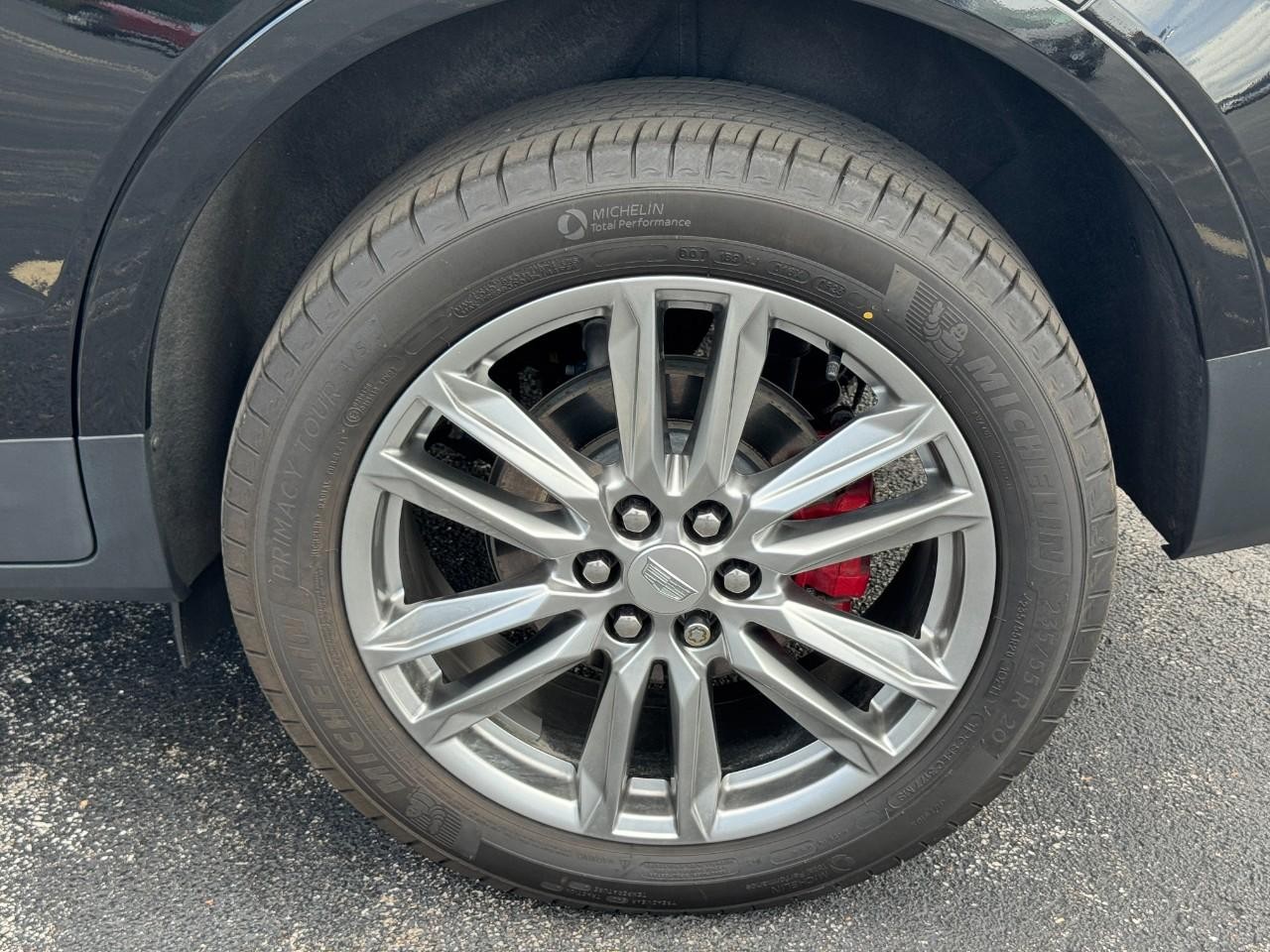 Cadillac XT5 Vehicle Full-screen Gallery Image 08