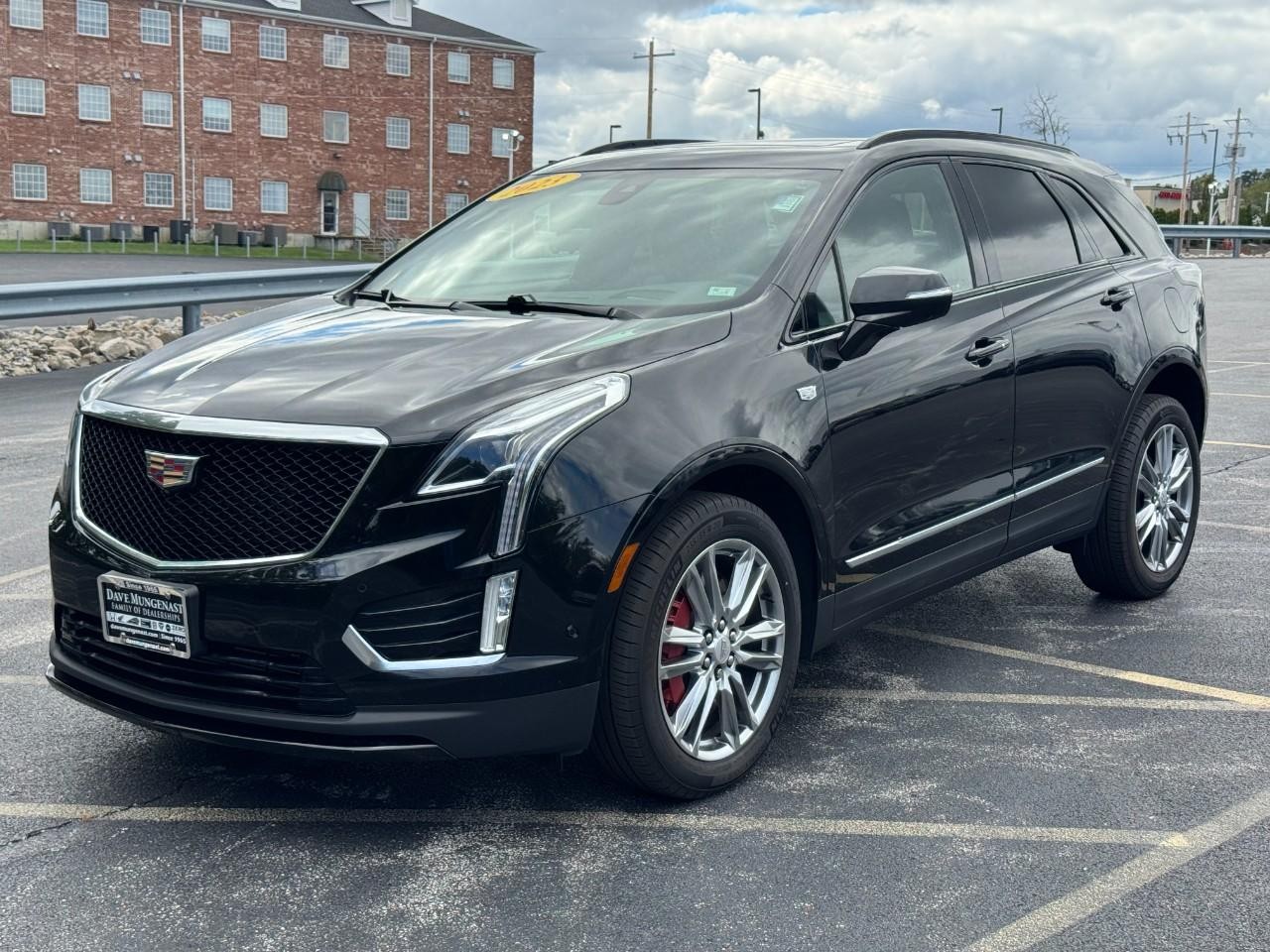 Cadillac XT5 Vehicle Full-screen Gallery Image 09