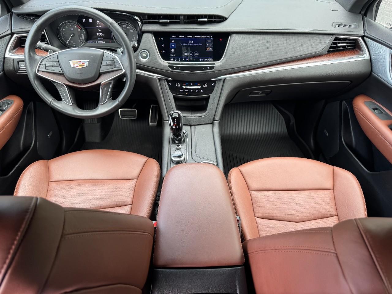 Cadillac XT5 Vehicle Full-screen Gallery Image 12