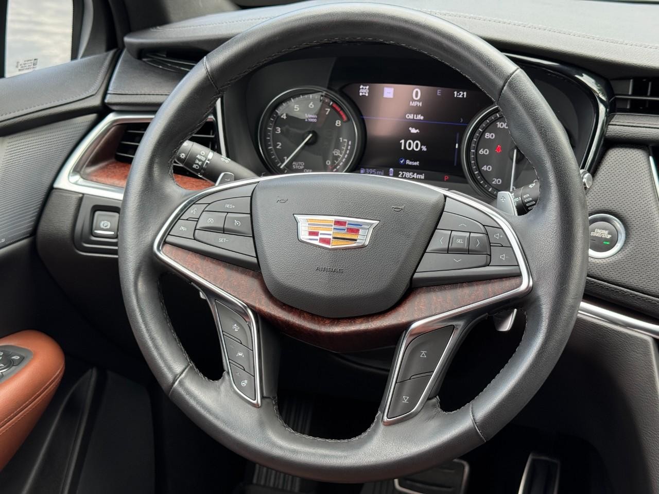 Cadillac XT5 Vehicle Full-screen Gallery Image 13
