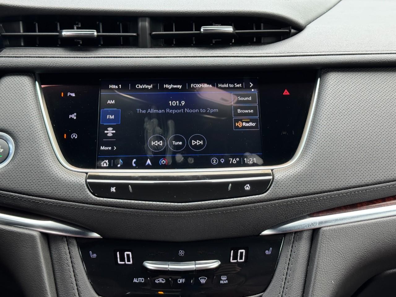 Cadillac XT5 Vehicle Full-screen Gallery Image 14