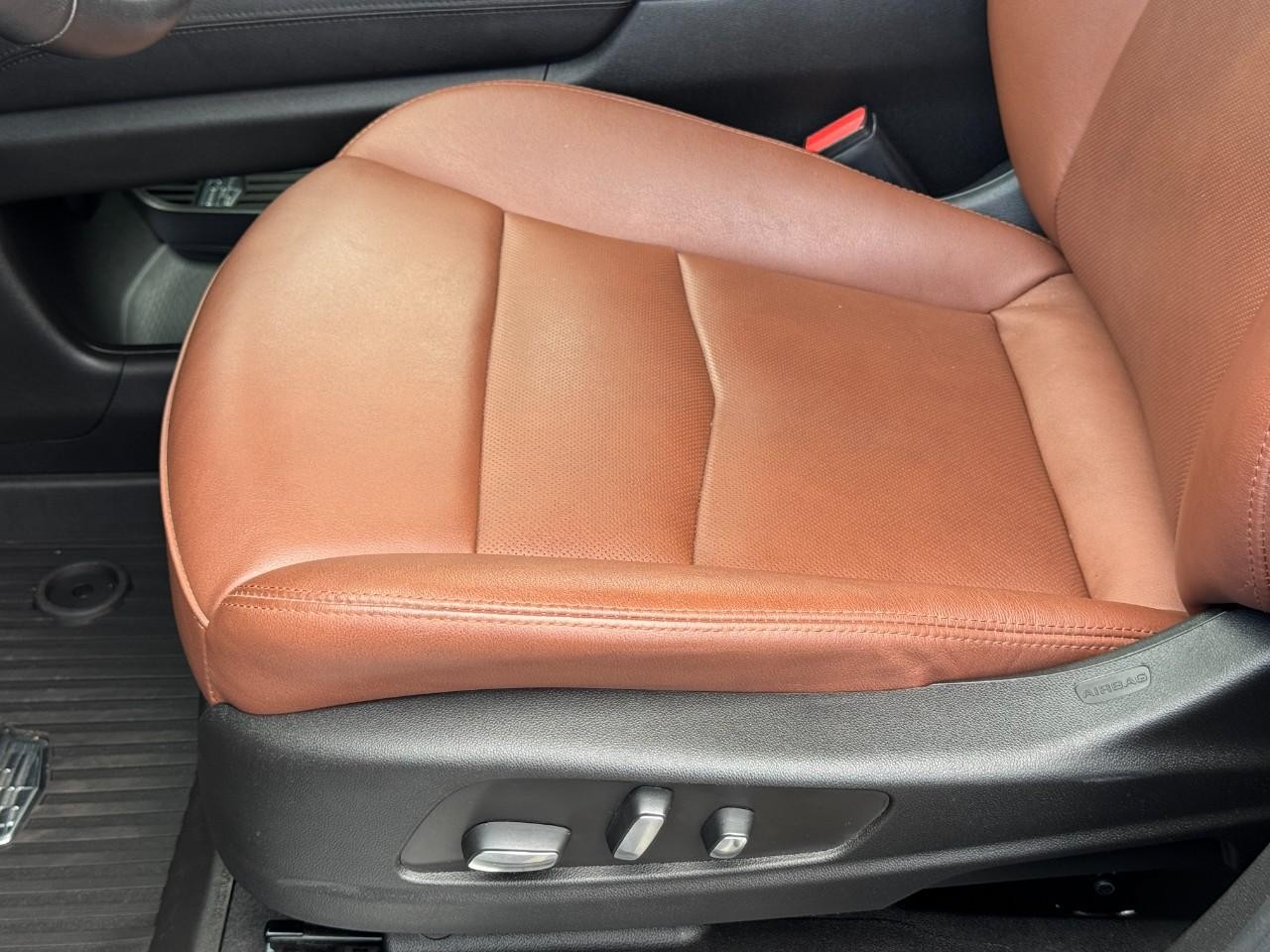 Cadillac XT5 Vehicle Full-screen Gallery Image 17