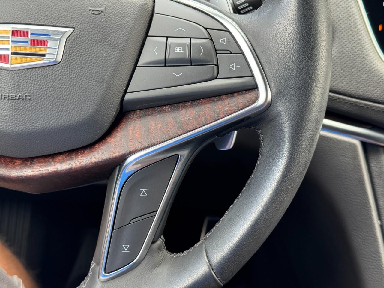 Cadillac XT5 Vehicle Full-screen Gallery Image 20
