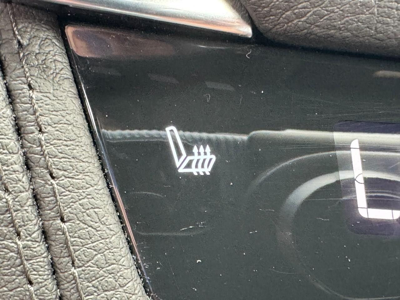 Cadillac XT5 Vehicle Full-screen Gallery Image 22