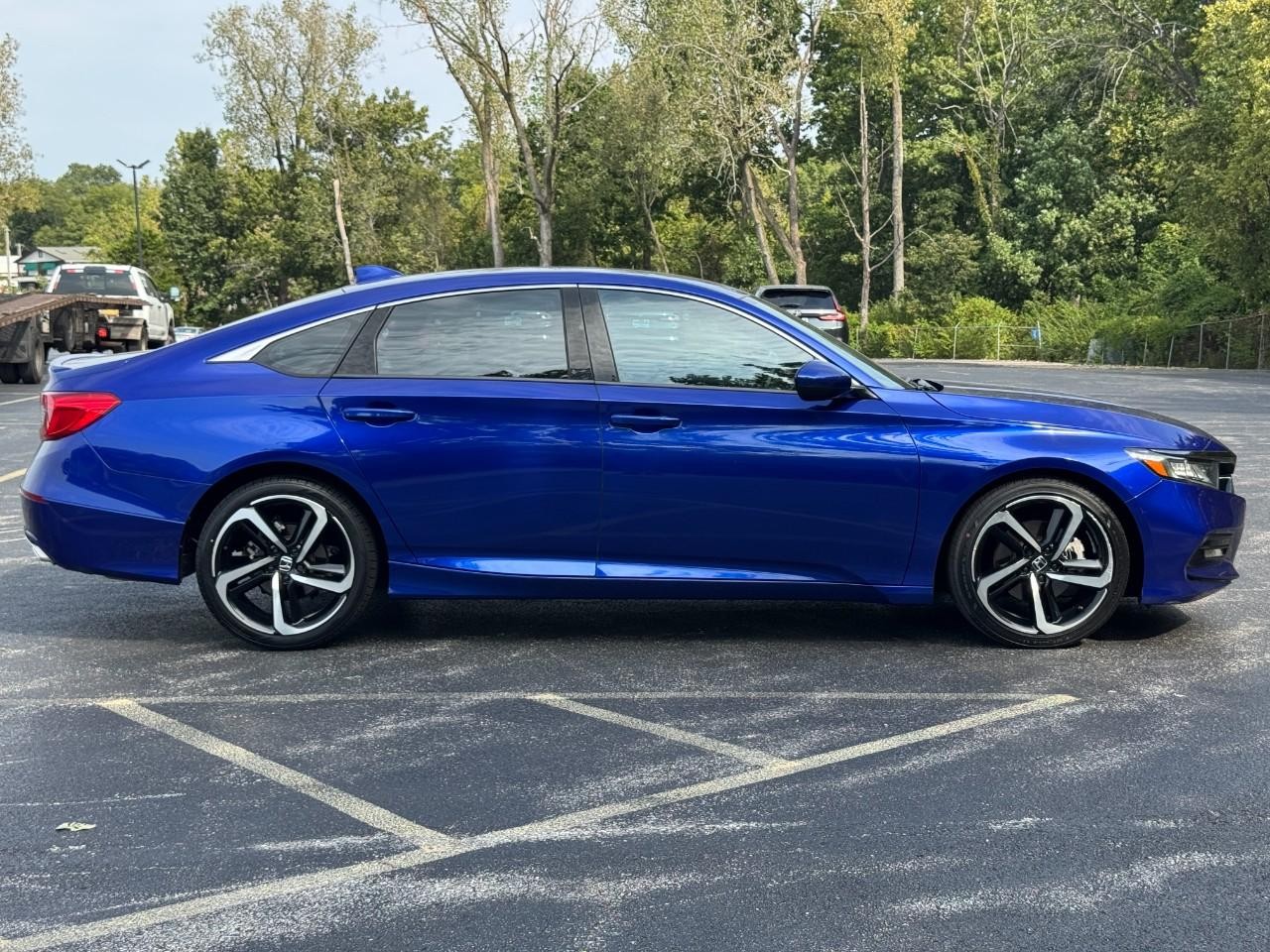 Honda Accord Sedan Vehicle Full-screen Gallery Image 03