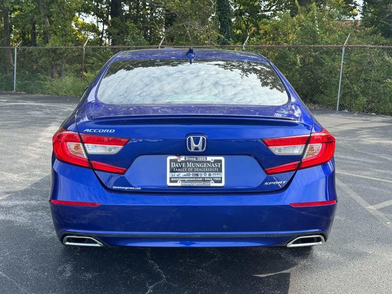 Honda Accord Sedan Vehicle Full-screen Gallery Image 07