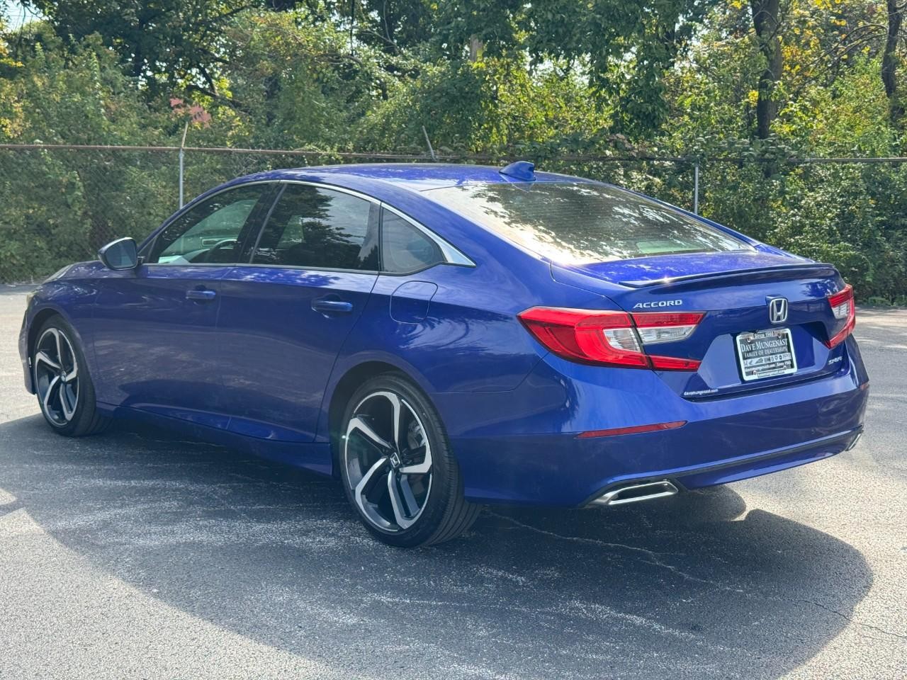 Honda Accord Sedan Vehicle Full-screen Gallery Image 08