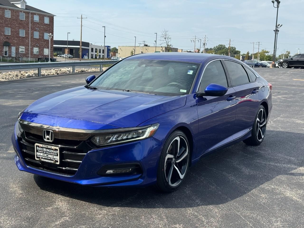 Honda Accord Sedan Vehicle Full-screen Gallery Image 10