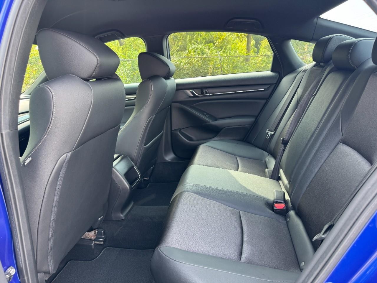 Honda Accord Sedan Vehicle Full-screen Gallery Image 12