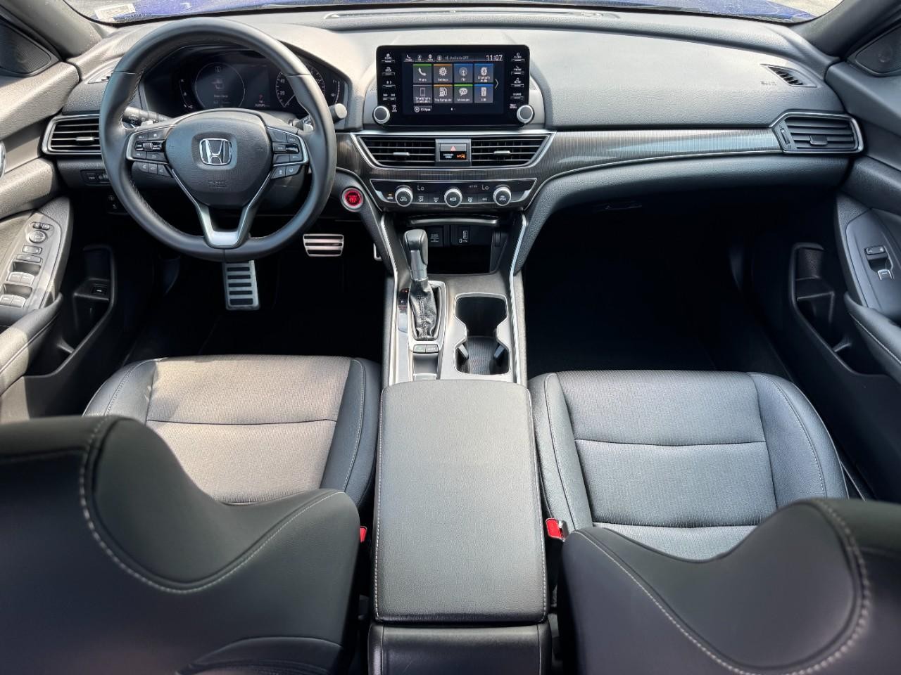 Honda Accord Sedan Vehicle Full-screen Gallery Image 13