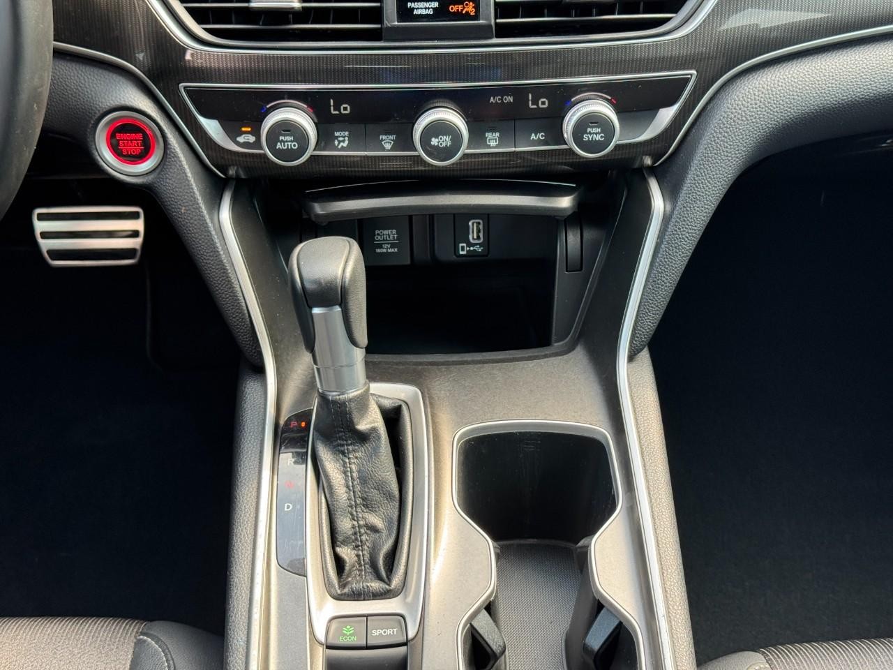 Honda Accord Sedan Vehicle Full-screen Gallery Image 16
