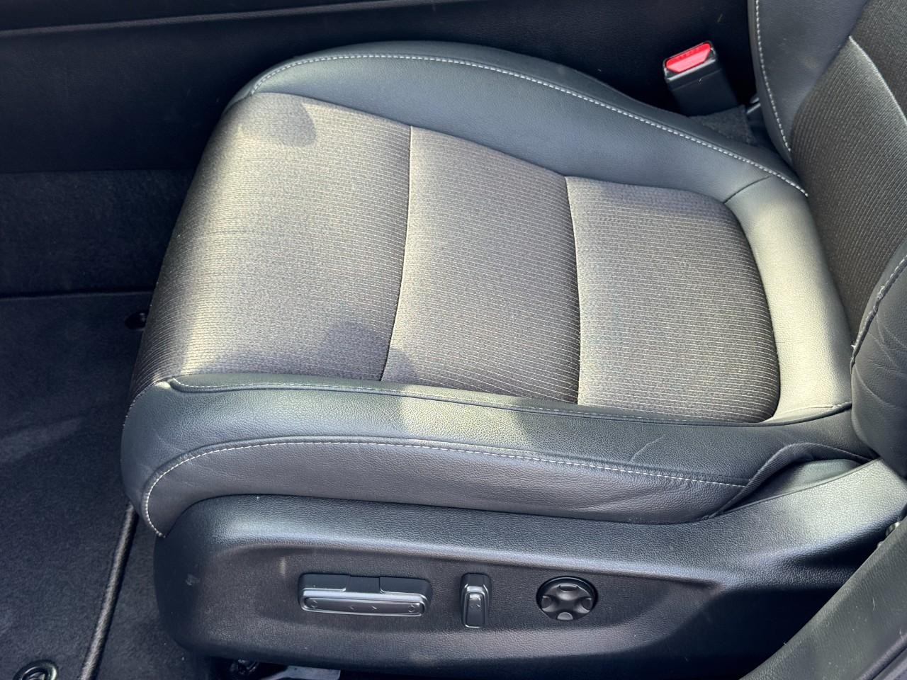 Honda Accord Sedan Vehicle Full-screen Gallery Image 18