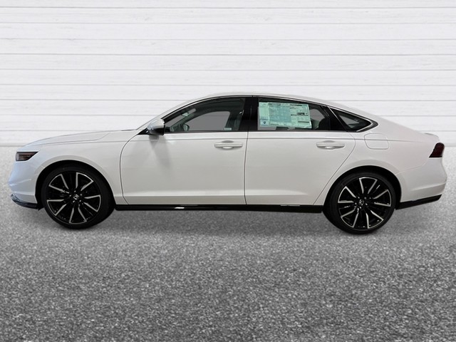 Honda Accord Hybrid Vehicle Full-screen Gallery Image 03