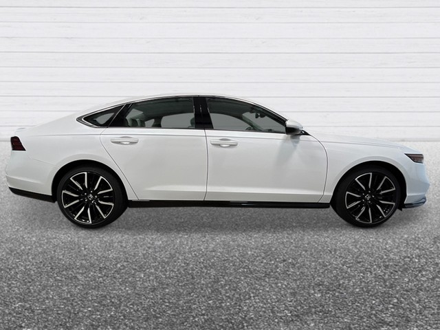Honda Accord Hybrid Vehicle Full-screen Gallery Image 11