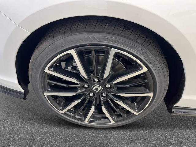 Honda Accord Hybrid Vehicle Full-screen Gallery Image 15