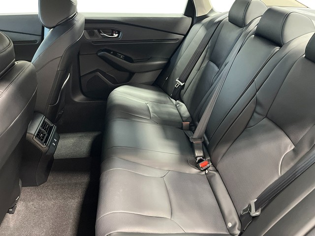 Honda Accord Hybrid Vehicle Full-screen Gallery Image 30