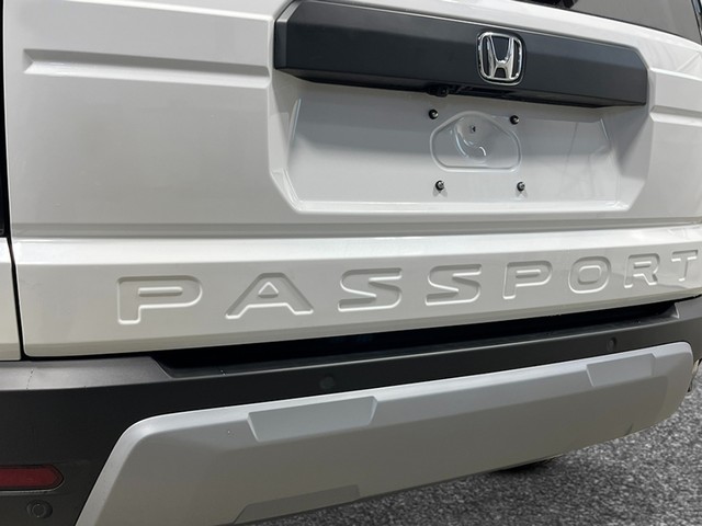 Honda Passport Vehicle Full-screen Gallery Image 07
