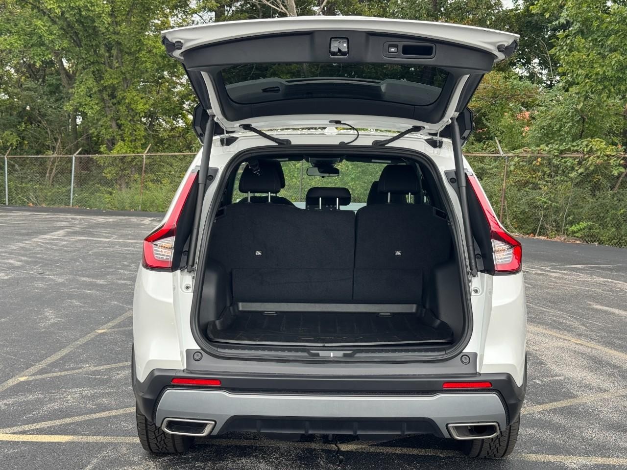 Honda CR-V Hybrid Vehicle Full-screen Gallery Image 06