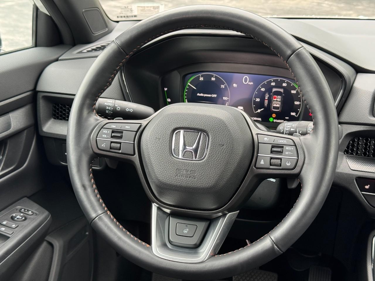 Honda CR-V Hybrid Vehicle Full-screen Gallery Image 14