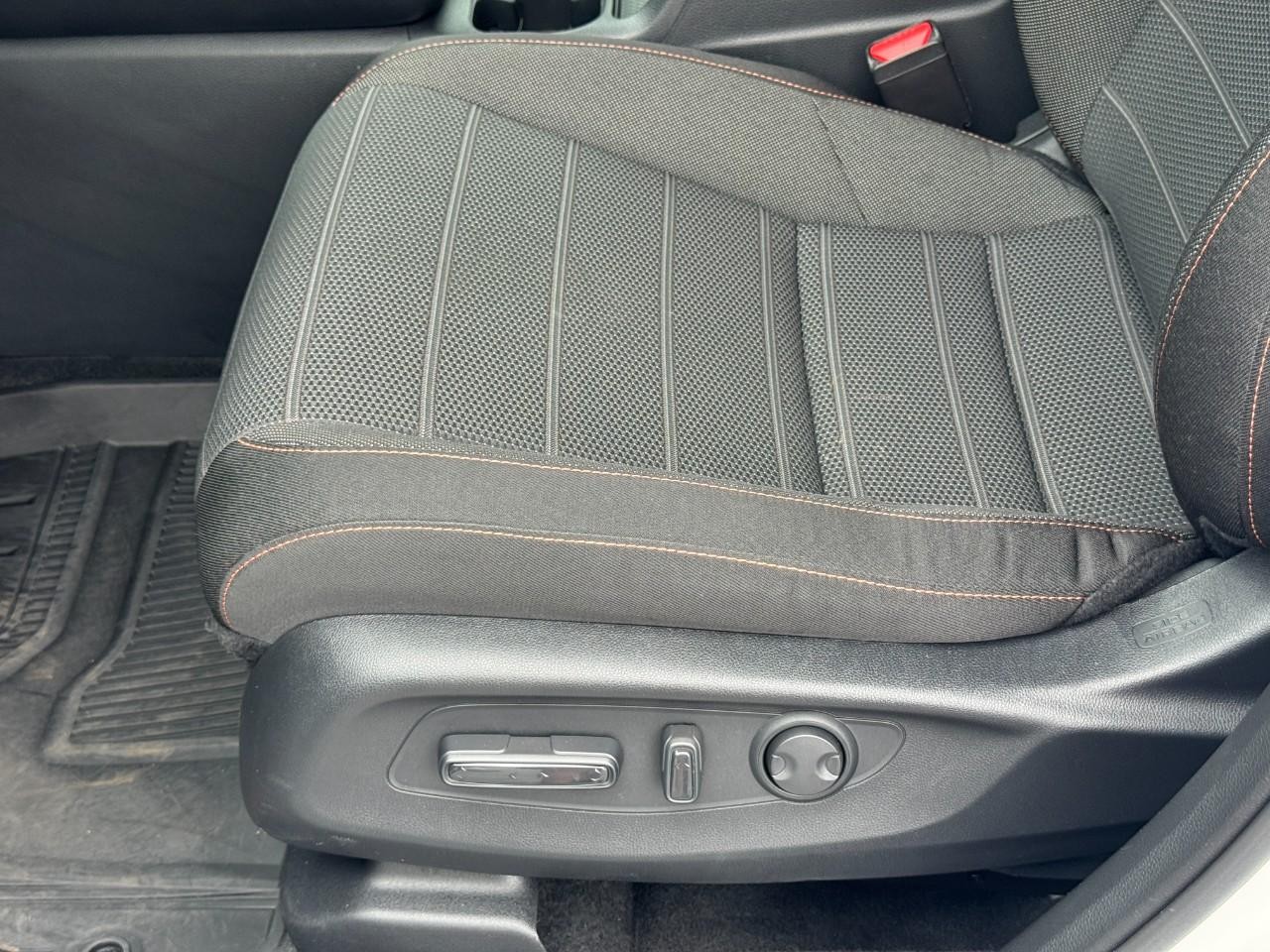 Honda CR-V Hybrid Vehicle Full-screen Gallery Image 18