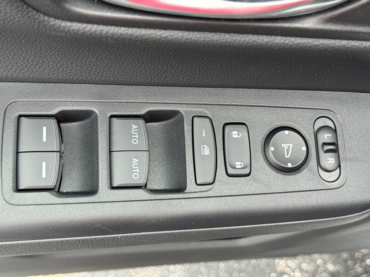 Honda CR-V Hybrid Vehicle Full-screen Gallery Image 19
