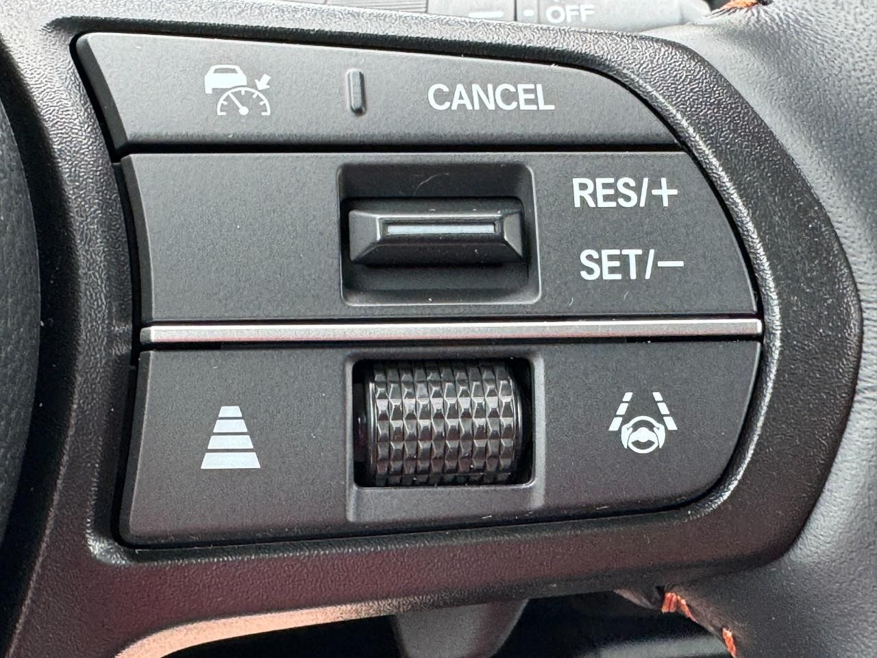 Honda CR-V Hybrid Vehicle Full-screen Gallery Image 21