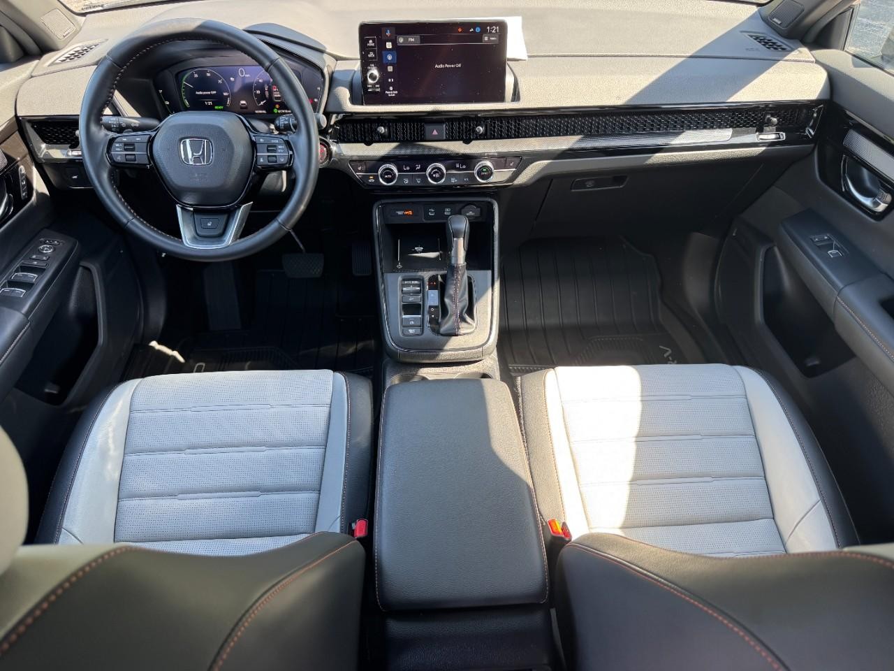 Honda CR-V Hybrid Vehicle Full-screen Gallery Image 13